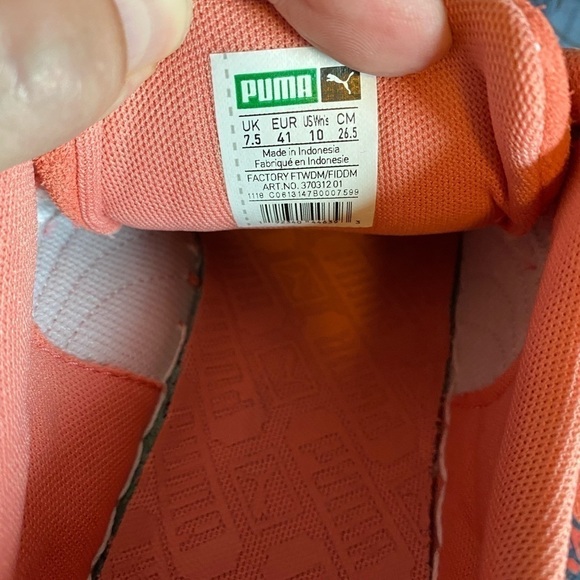 Puma pink suede sneakers with rose graphics size 10 - Picture 4 of 6